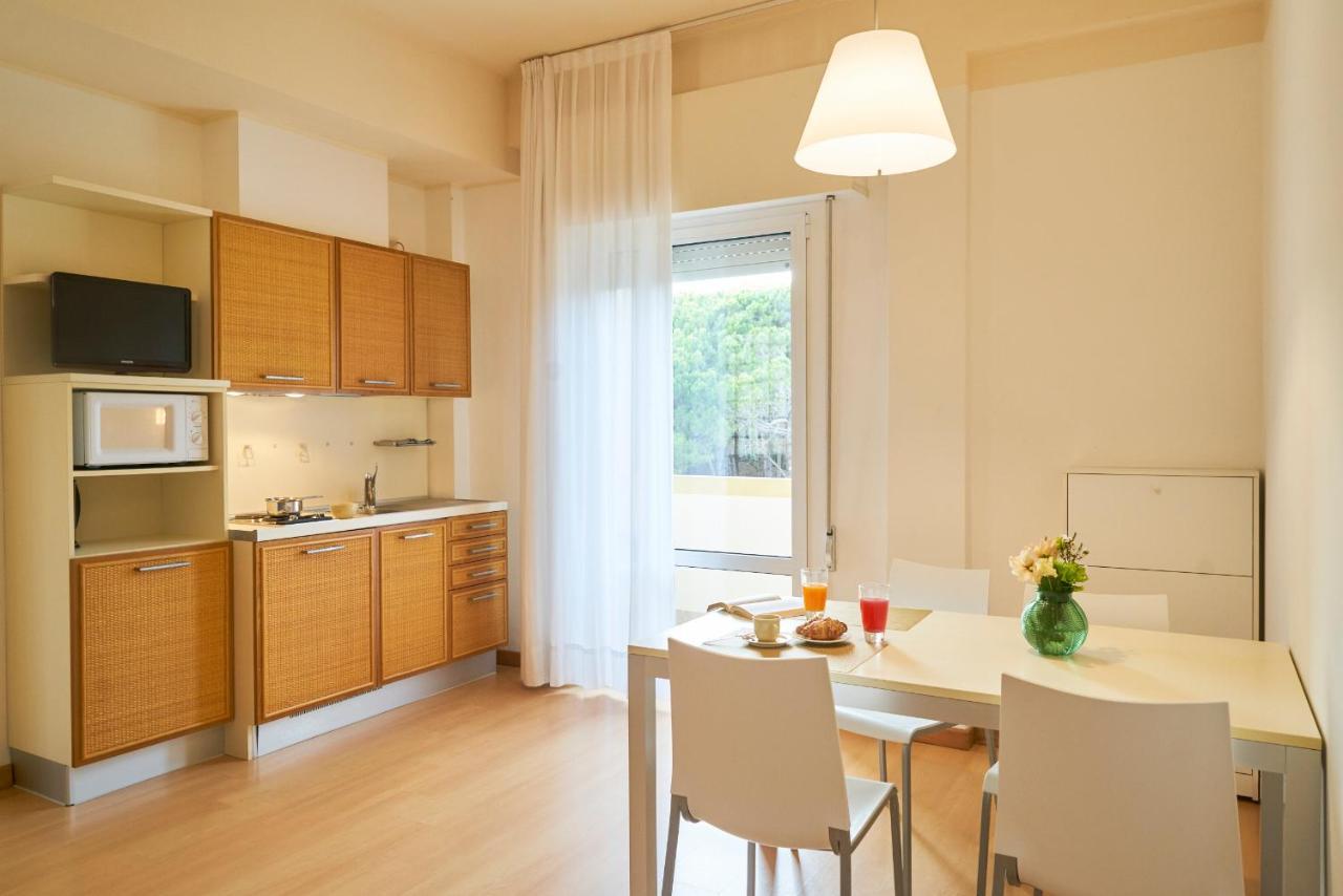 Aparthotel La Pineta Лидо ди Йезоло Екстериор снимка