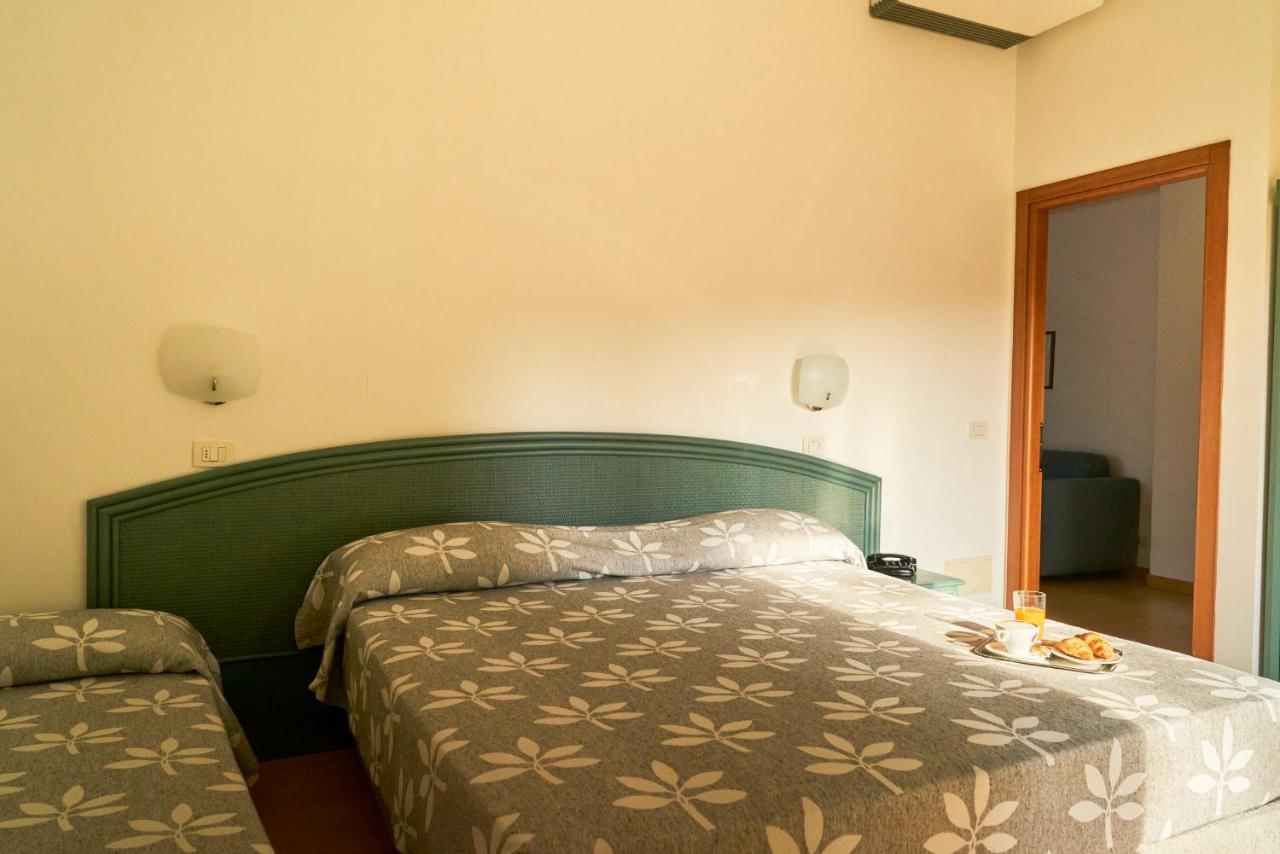 Aparthotel La Pineta Лидо ди Йезоло Екстериор снимка