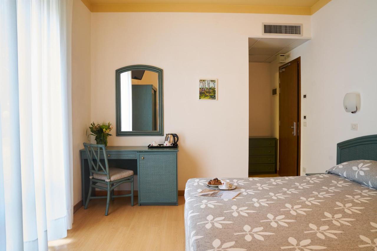 Aparthotel La Pineta Лидо ди Йезоло Екстериор снимка