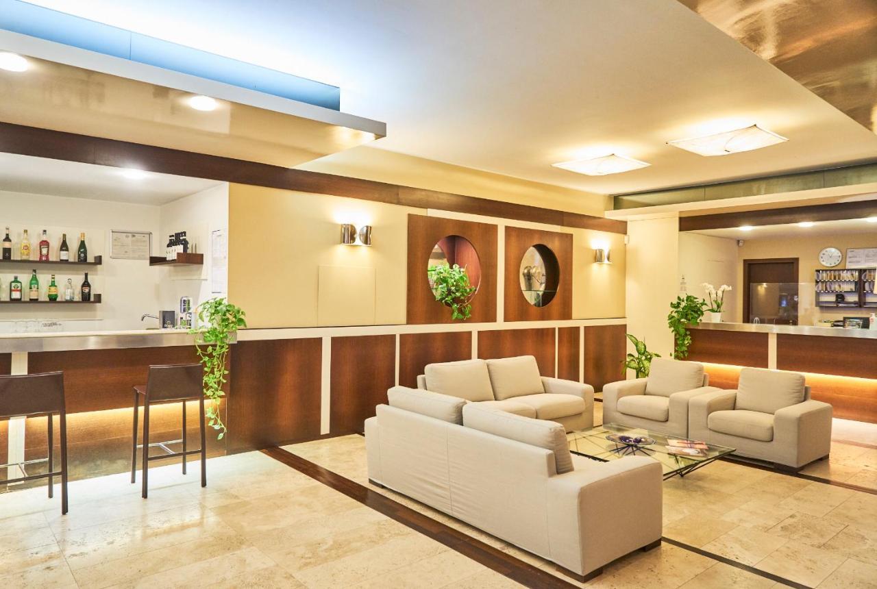 Aparthotel La Pineta Лидо ди Йезоло Екстериор снимка