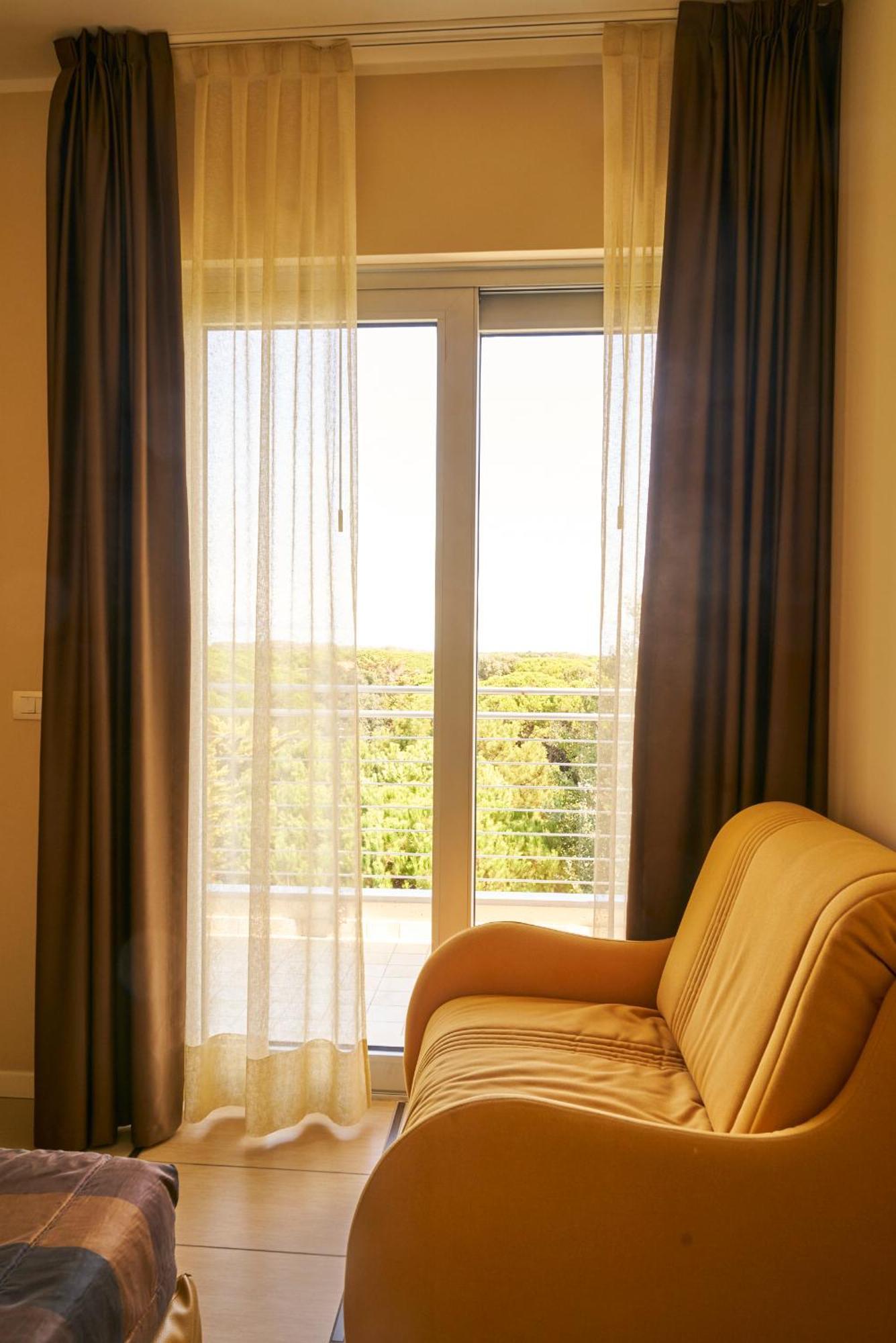 Aparthotel La Pineta Лидо ди Йезоло Екстериор снимка