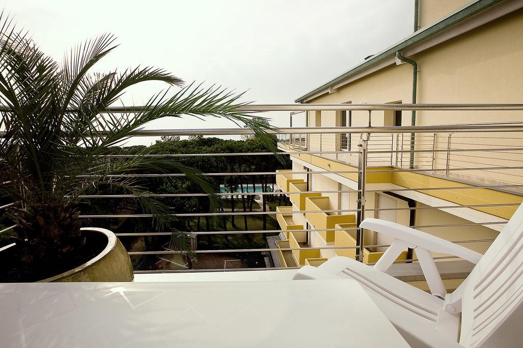 Aparthotel La Pineta Лидо ди Йезоло Екстериор снимка